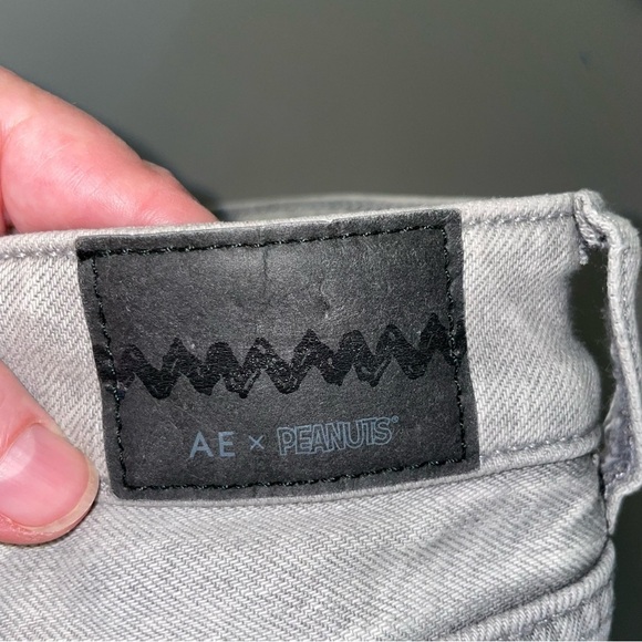 AE x Peanuts Snoopy Gray Mom Jeans – Size 6 - Picture 11 of 16